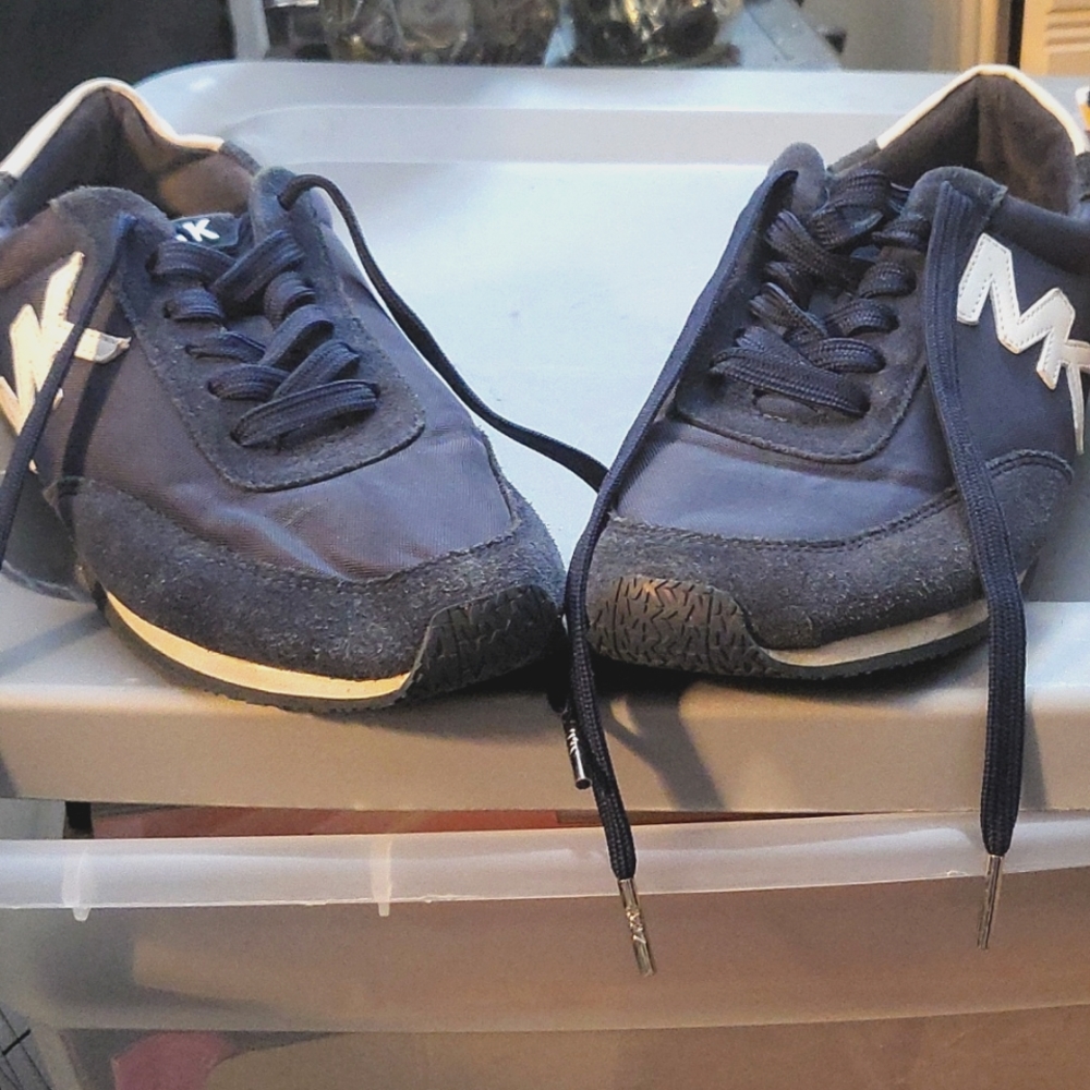 Tennis Shoes